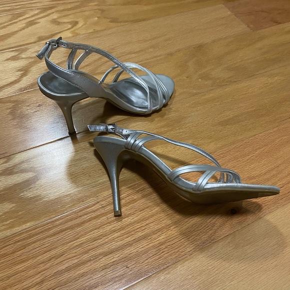 Silver stiletto shoes - Picture 3 of 3